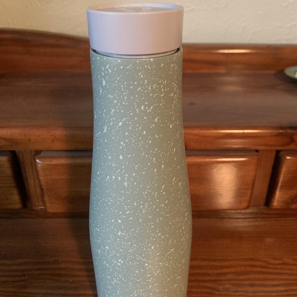 Lululemon water bottle